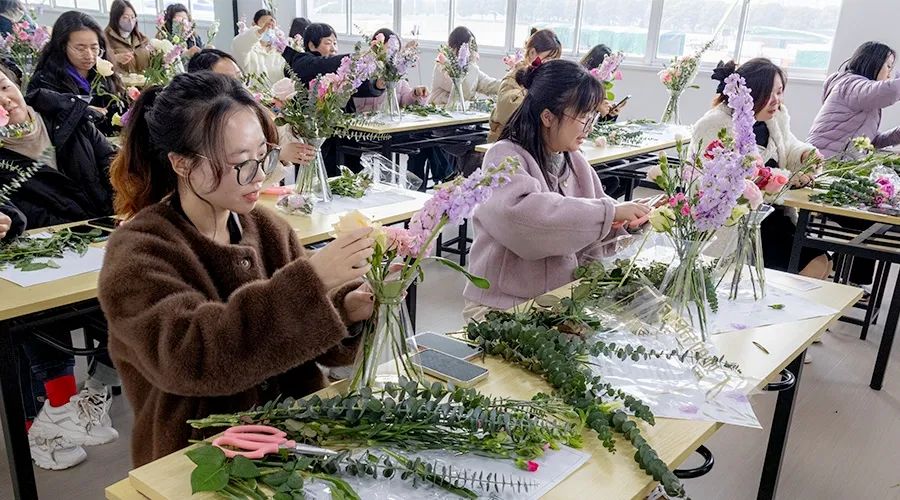 花开十里，美丽如你 | XPJ储能举办三八妇女节艺术DIY活动